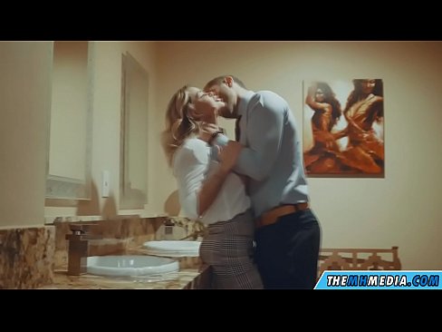 ❤️ As in busty blonde jo ferliedt yn in iepenbier toilet ☑ Porno by ús fy.pornoklinge.ru ❤